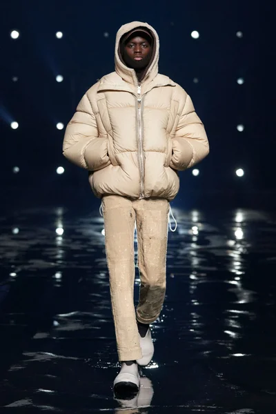 Look 32